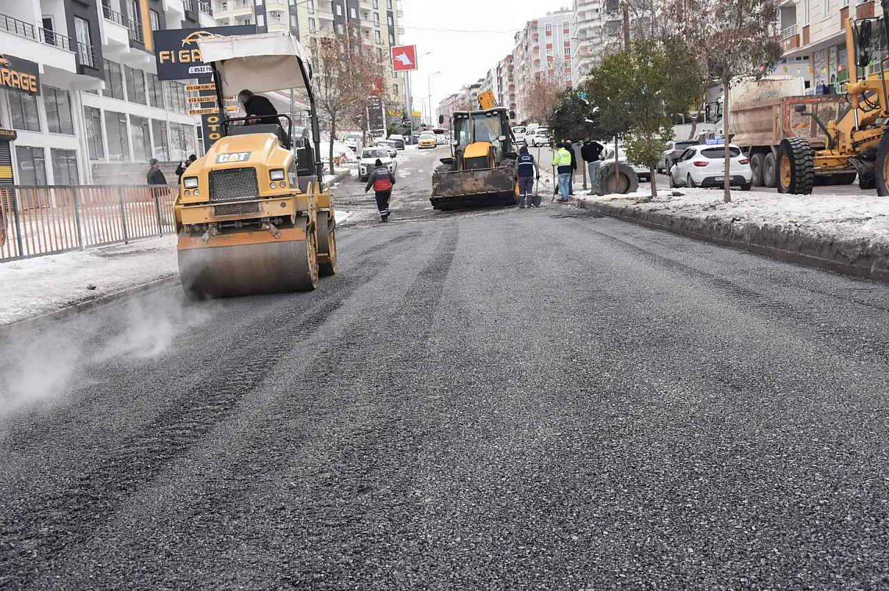 Siirt Belediyesi ulaşım güvenliği için asfalt onarımı yaptı