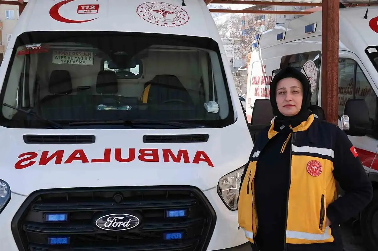 iSirt'in Tek Kadın Ambulans Şoförü Keskin Virajlarda Hayat Kurtarıyor