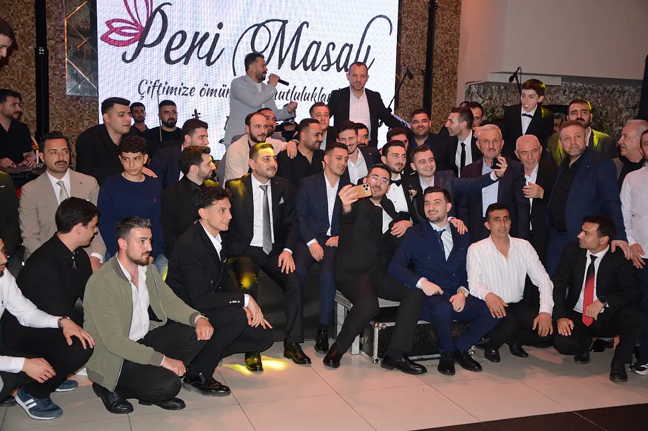 Siirt'te Görkemli Düğün: Yalsız ve İlçin Ailelerinin Mutlu Günü