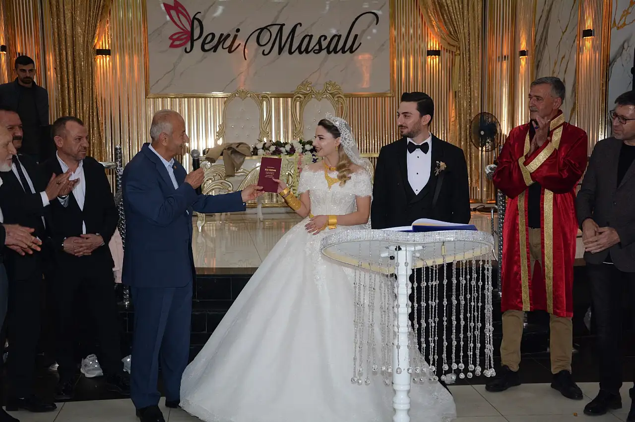 Siirt'te Görkemli Düğün: Yalsız ve İlçin Ailelerinin Mutlu Günü