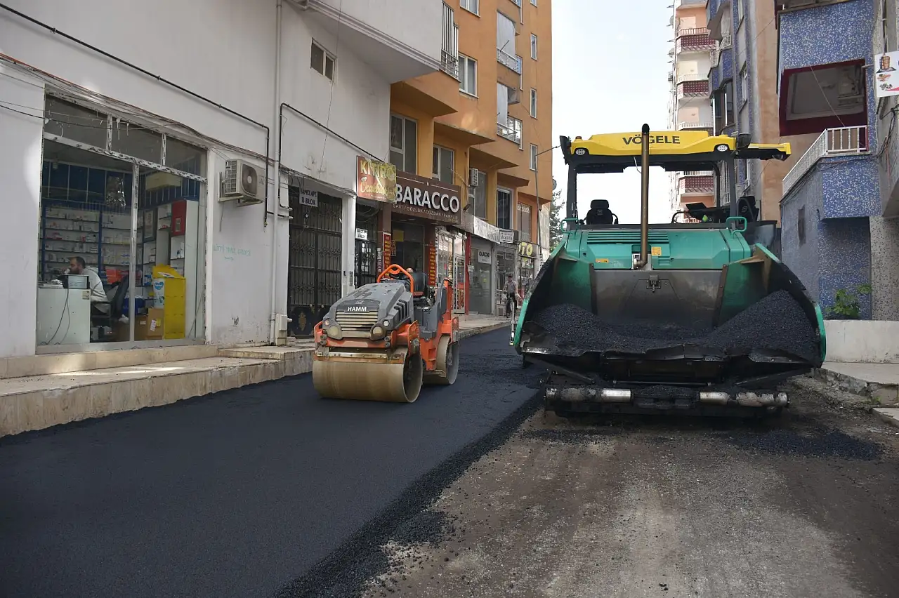 Siirt'te Bahçelievler'de 1000 metrelik yol asfaltlandı: Çalışmalar kent genelinde sürüyor