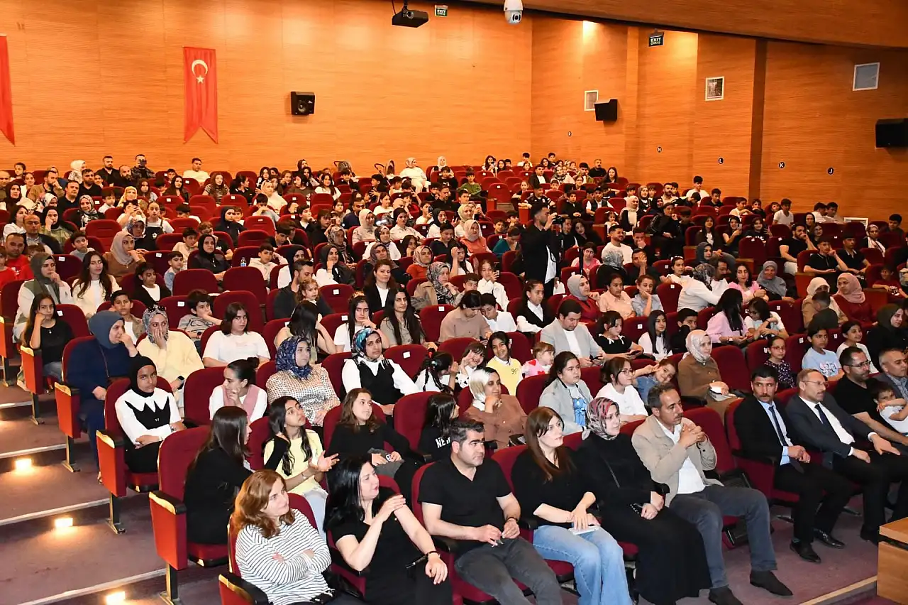 Siirt'te Kültür ve Sanat Gecesine Yoğun İlgi