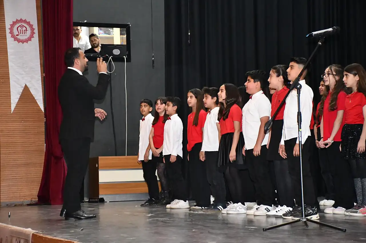 Siirt'te Kültür ve Sanat Gecesine Yoğun İlgi