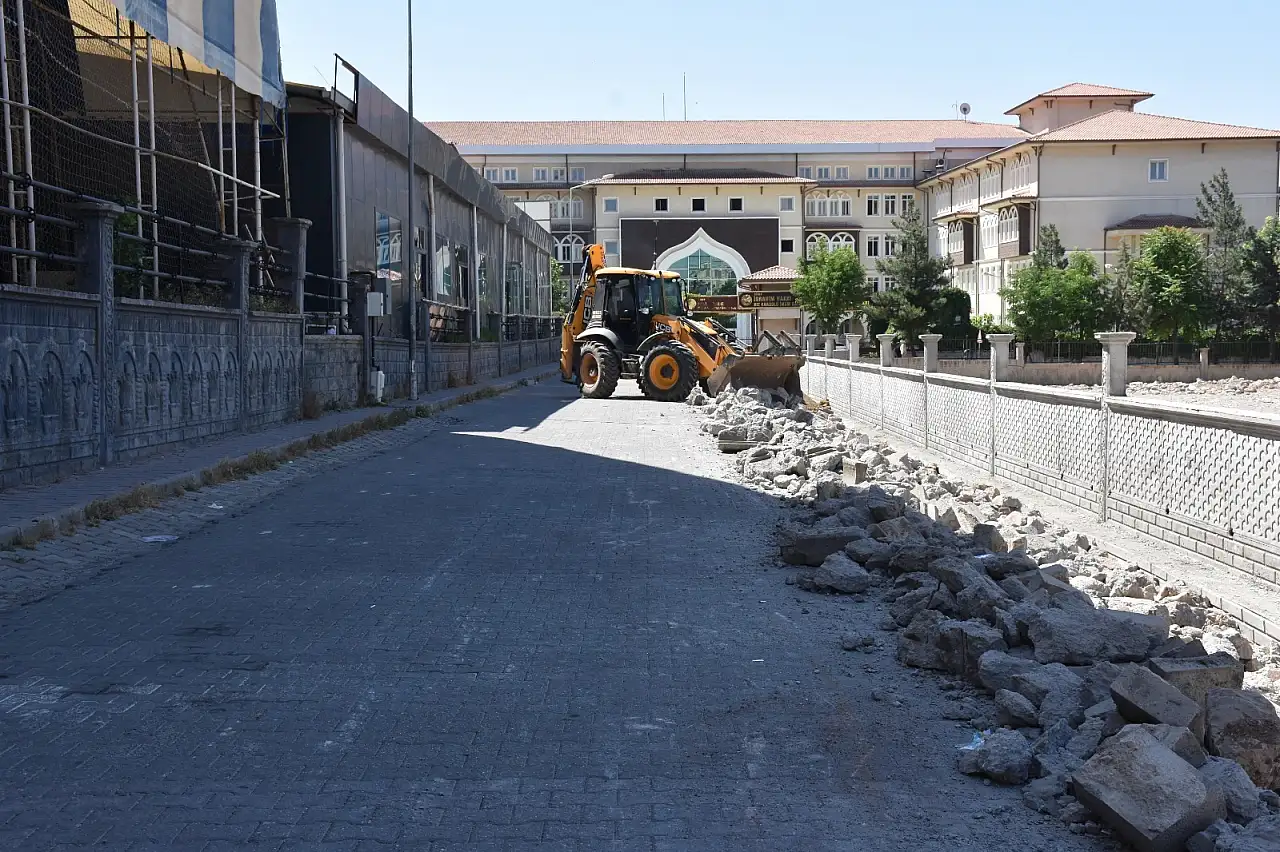 Siirt'te Ulaşımı Rahatlatacak Bağlantı Yolu Genişletiliyor