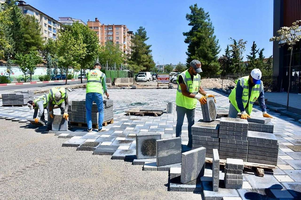 Vali Dr. Kemal Kızılkaya'nın Öncülüğünde Siirt'te Büyük Değişim: Mahalle Mahalle Altyapı ve Üstyapı Çalışması