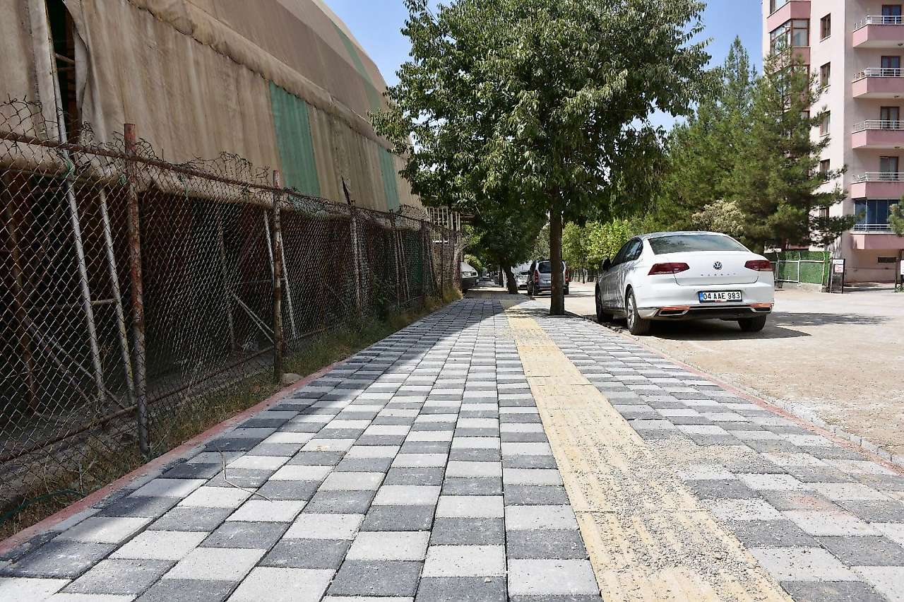 Siirt'te Abdullah Kuzu Caddesi'nde Kaldırım ve Parke Yenilendi