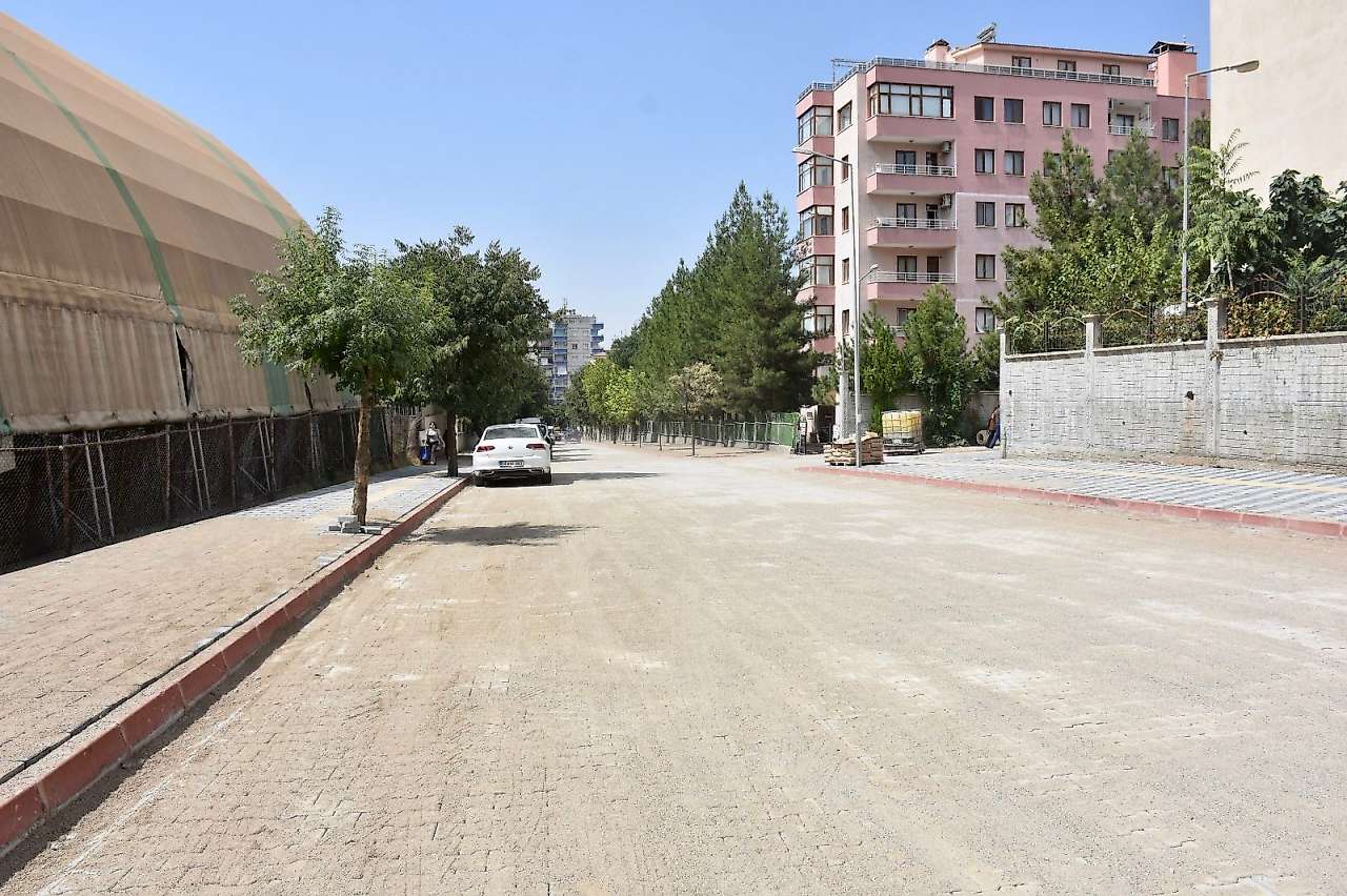 Siirt'te Abdullah Kuzu Caddesi'nde Kaldırım ve Parke Yenilendi