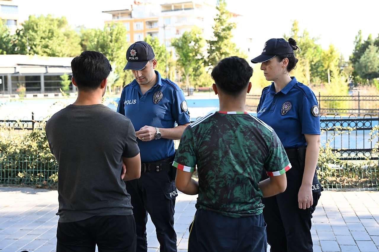 Siirt'te Okul Çevrelerinde Sıkı Denetim: 6 Sürücüye Ceza