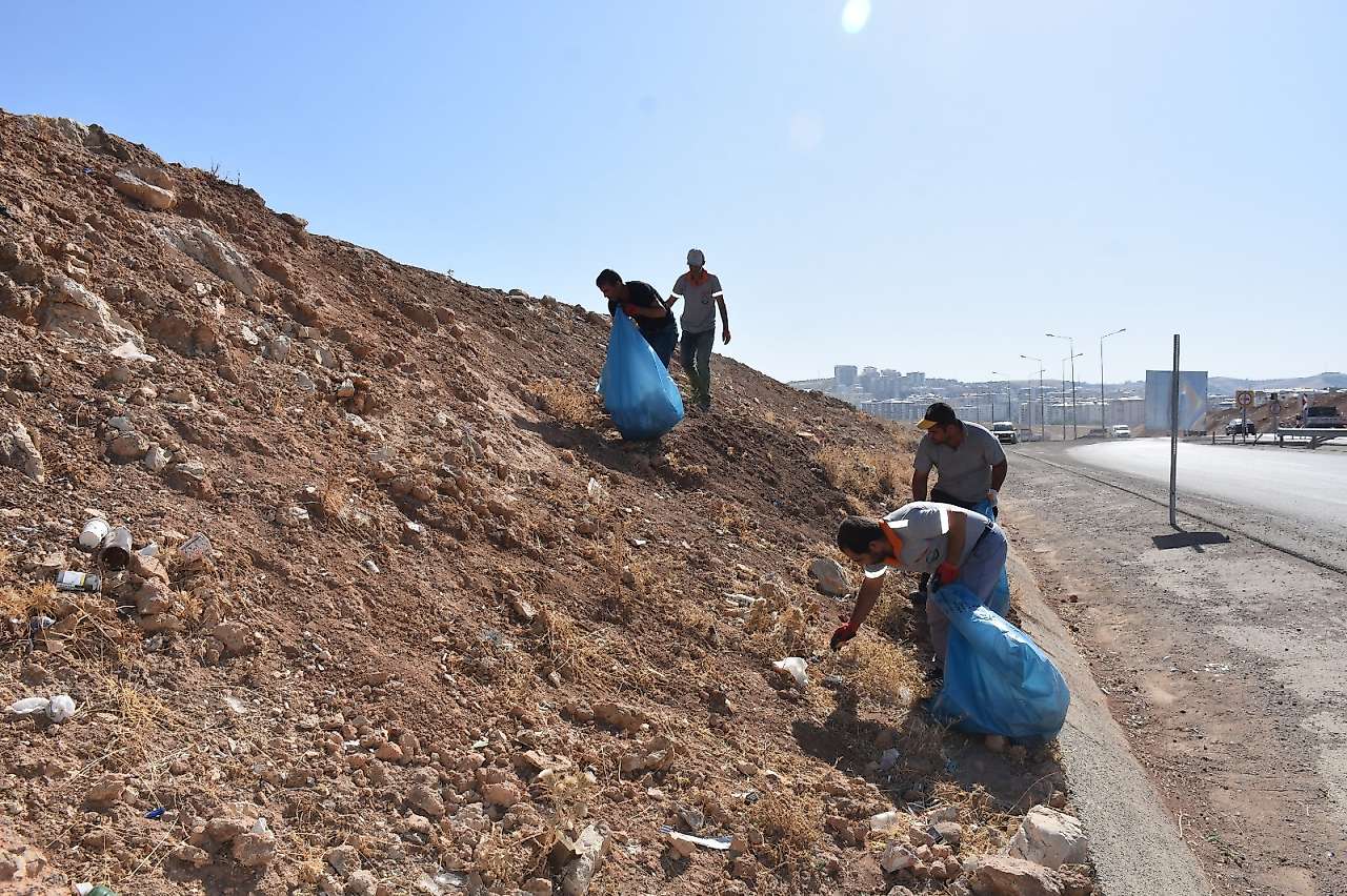 Siirt'te Vatandaşların Kirlettiği Alandan 220 Torba Çöp Toplandı