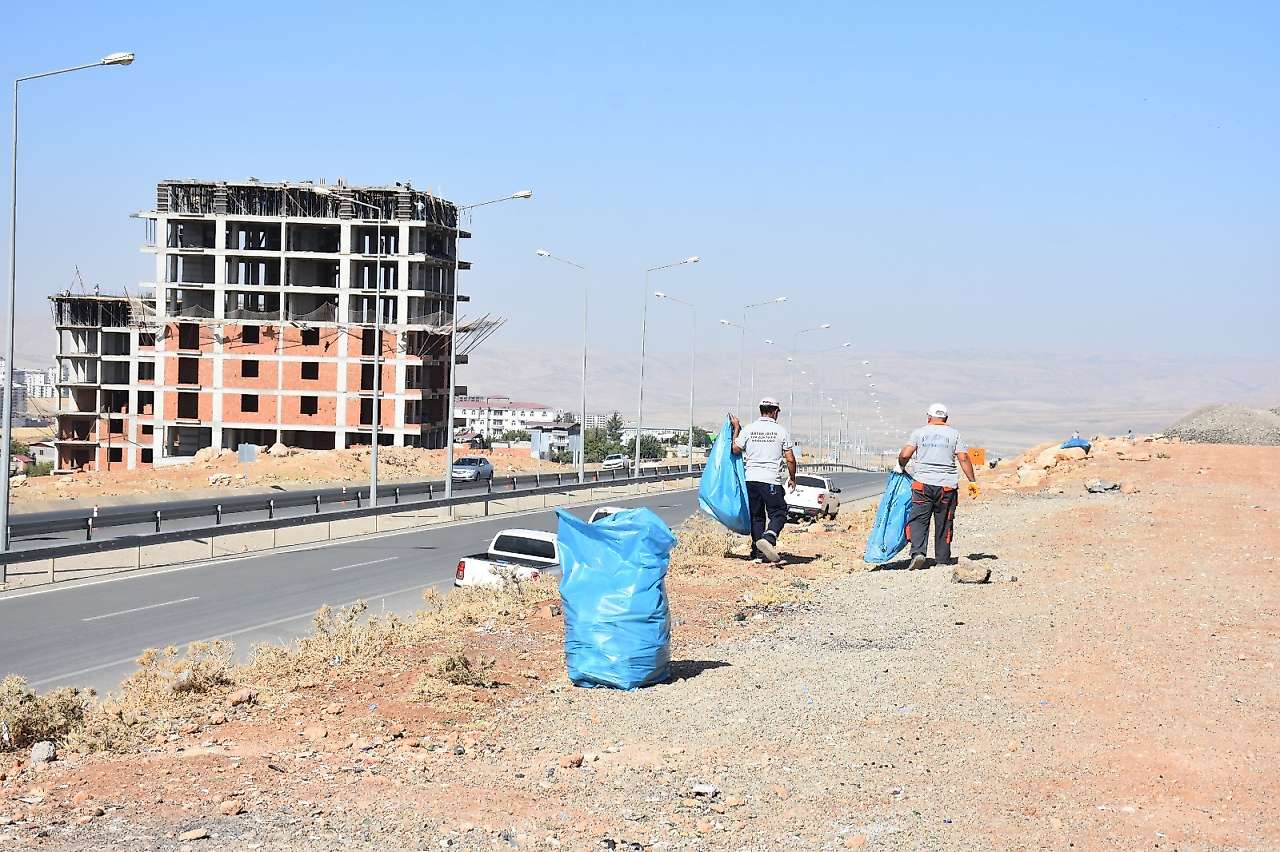 Siirt'te Vatandaşların Kirlettiği Alandan 220 Torba Çöp Toplandı