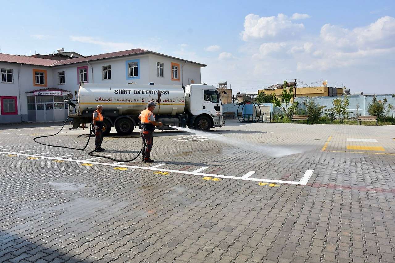 Siirt Belediyesi'nden Okullarda Temizlik Seferberliği