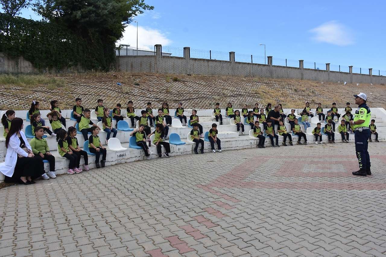 Siirt'te çocuklara trafik güvenliği eğitimi veriliyor