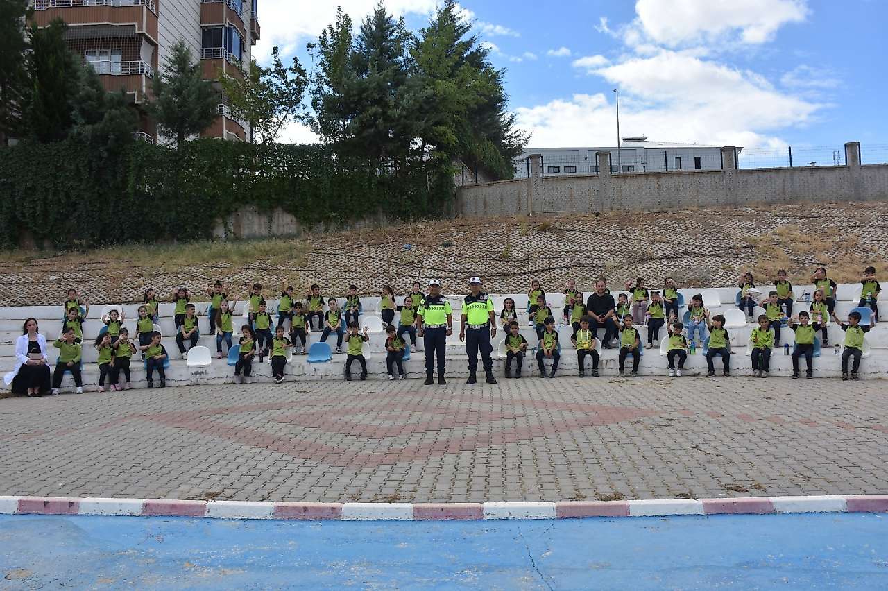 Siirt'te çocuklara trafik güvenliği eğitimi veriliyor