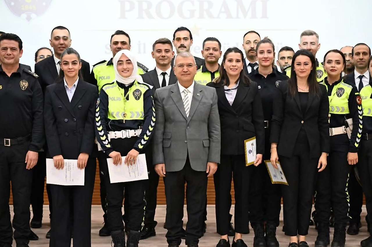 Siirt'te 71 Emniyet Personeline Başarı Belgesi Verildi