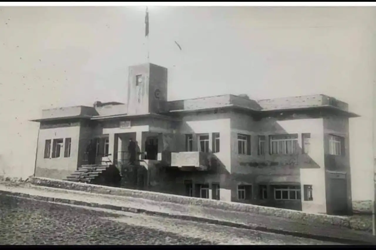 Siirt'in ilk belediye binasının nostalji fotoğrafları ortaya çıktı!