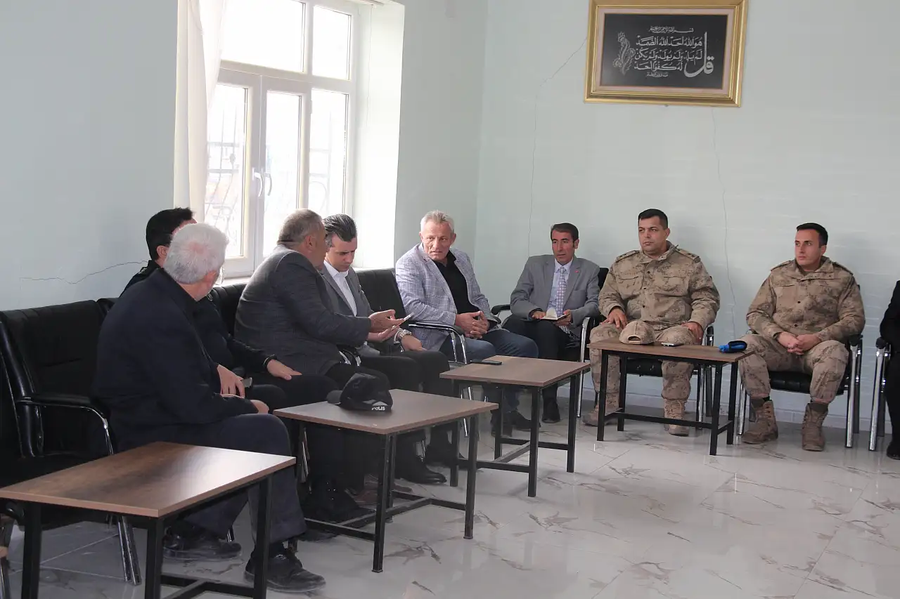 Siirt Tillo Kaymakamı Çanakcıoğlu, Ansuç Mezrası'ndaki Asfalt Çalışmalarını İnceledi