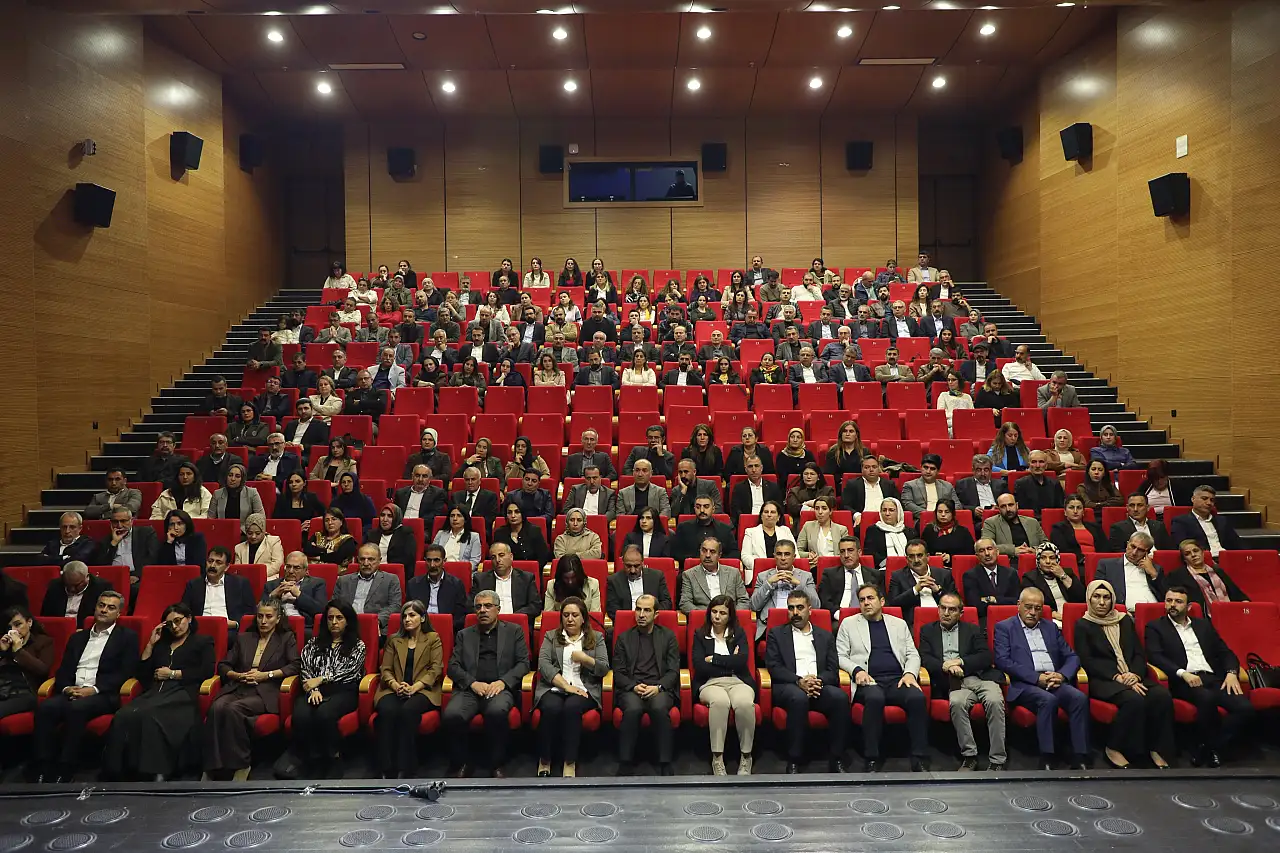 Siirtli Eş Başkanlar, Diyarbakır'daki Demokratik Yerel Yönetimler Toplantısına Katıldı