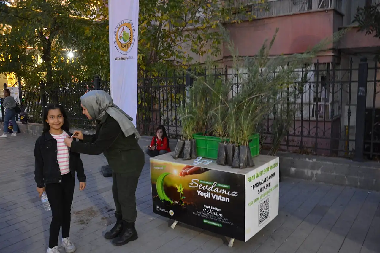 Siirt Orman İşletme Müdürlüğü'nden 'Yeşil Vatan' Seferberliği: Fidan Sahiplenme Noktası Kuruldu