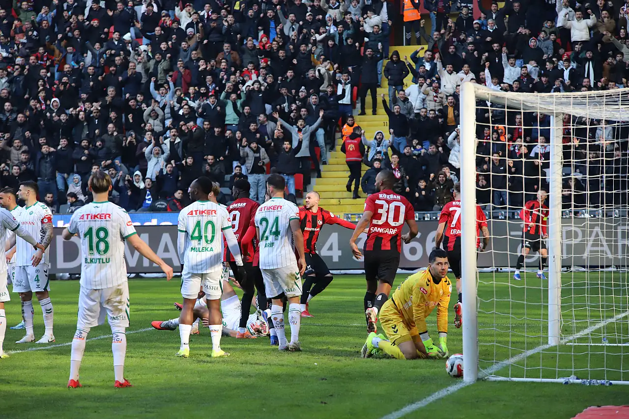 Gaziantep FK ile Konyaspor sahadan 1-1'lik beraberlikle ayrıldı