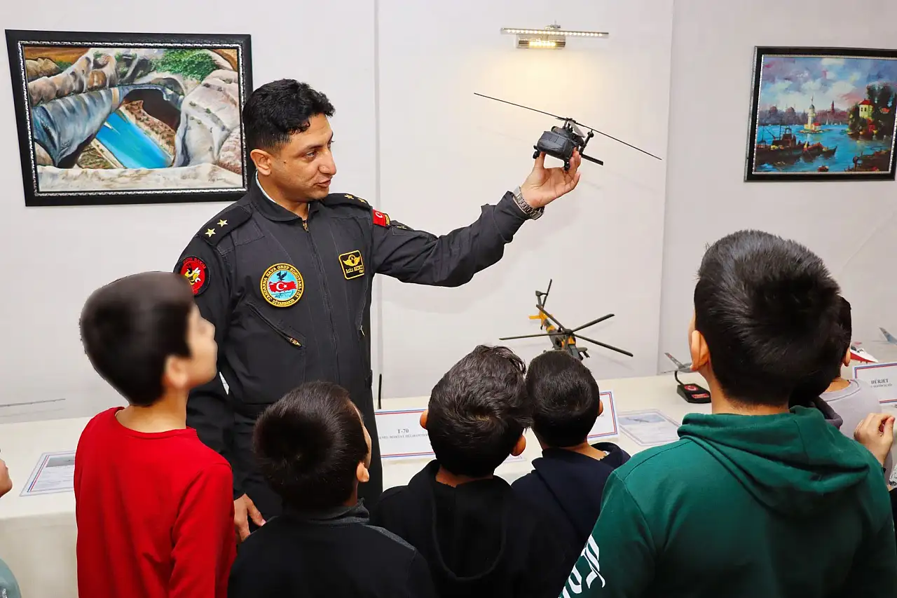 Siirt İl Jandarma Komutanı Özmen, çocuklarla kahvaltıda buluştu