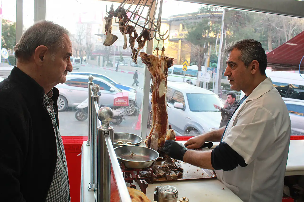 Siirt'te İftar Sofrasının Şahı: Büryan Kebabı