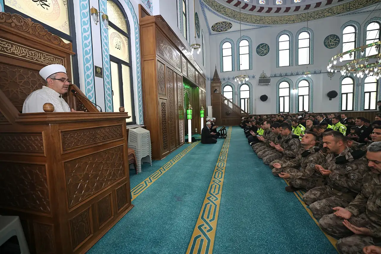 Siirt'te Polis Haftası Kapsamında Şehitler İçin Mevlid ve Dua Programı