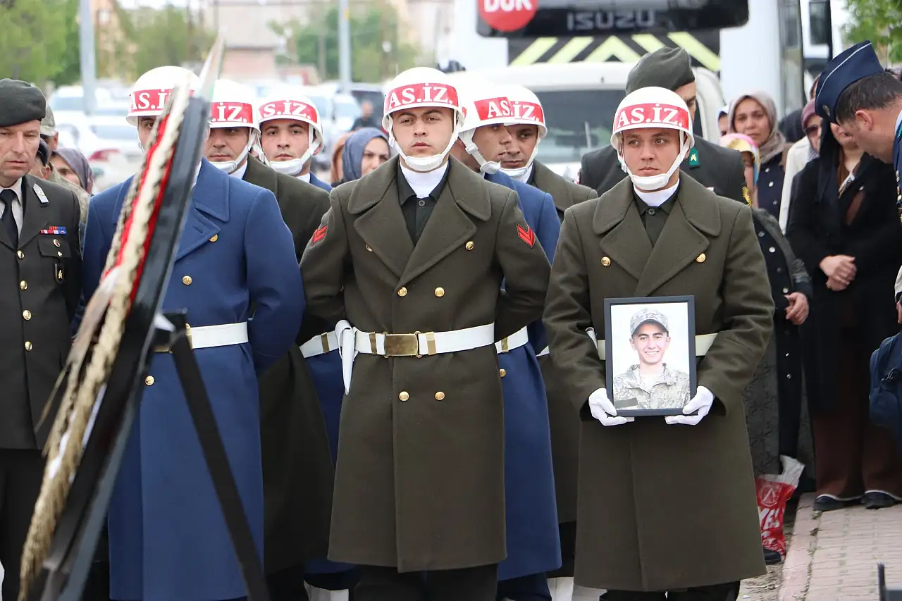 Kıbrıs'ta Askerde Hayatını Kaybeden Siirtli Genç Konya'da Resmi Törenle Son Yolculuğuna Uğurlandı