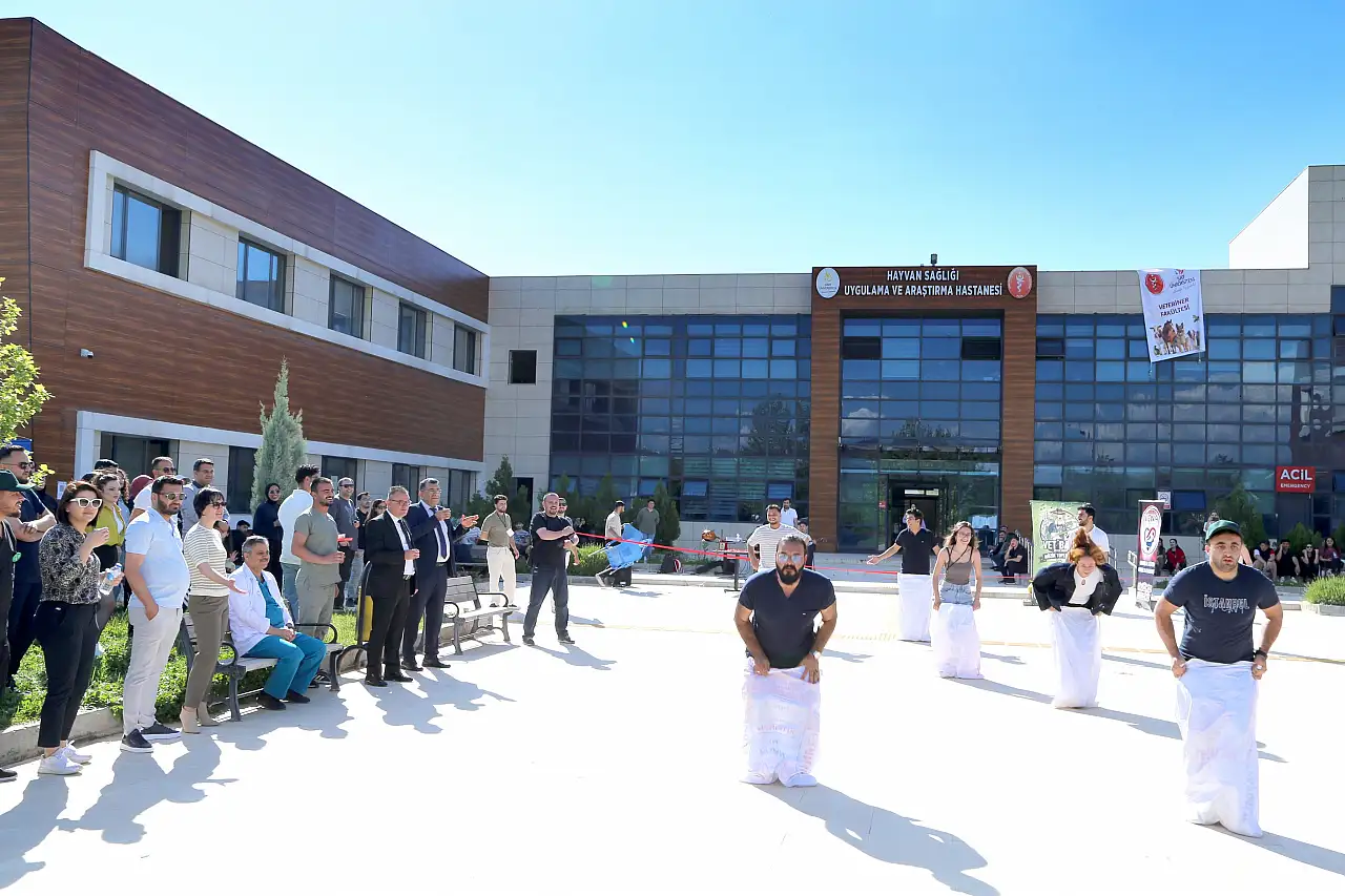 Dünya Veteriner Hekimler Haftası Siirt Üniversitesi Kezer Yerleşkesi'nde Kutlandı