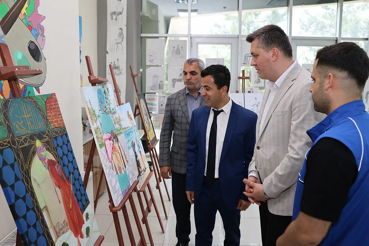Kurtalan Kaymakamı Serin'den Gençlik Merkezi Resim Sergisine Ziyaret