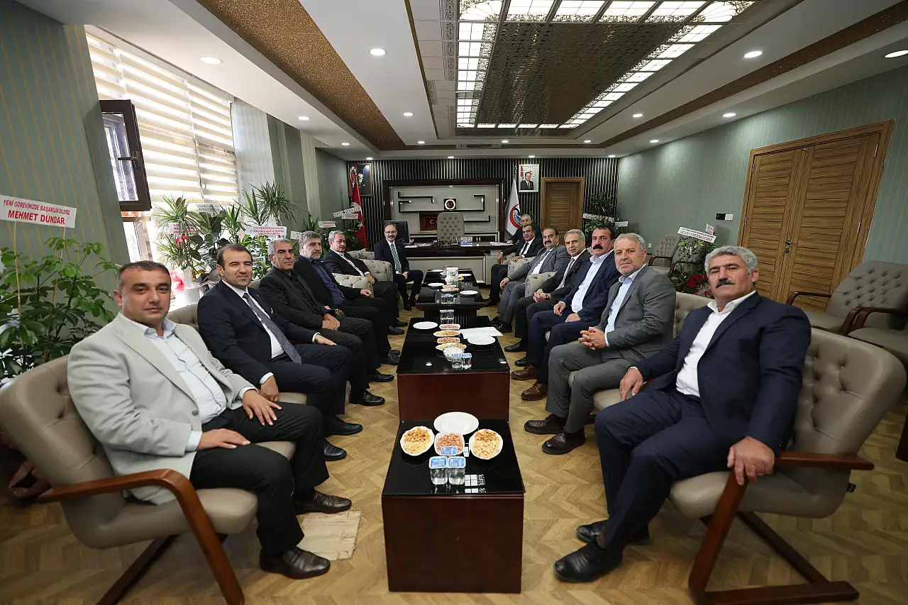 Vali Kızılkaya'dan İl Genel Meclisi Başkanı Hasan Carlık'a İade-i Ziyaret