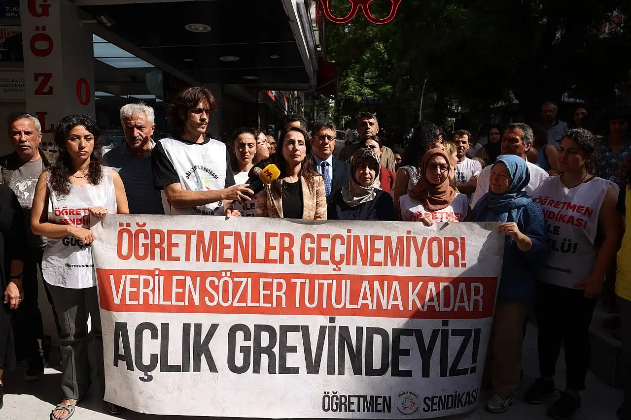 Siirt Milletvekili Sabahat Erdoğan Sarıtaş'tan Açlık Grevindeki Öğretmenlere Destek Ziyareti