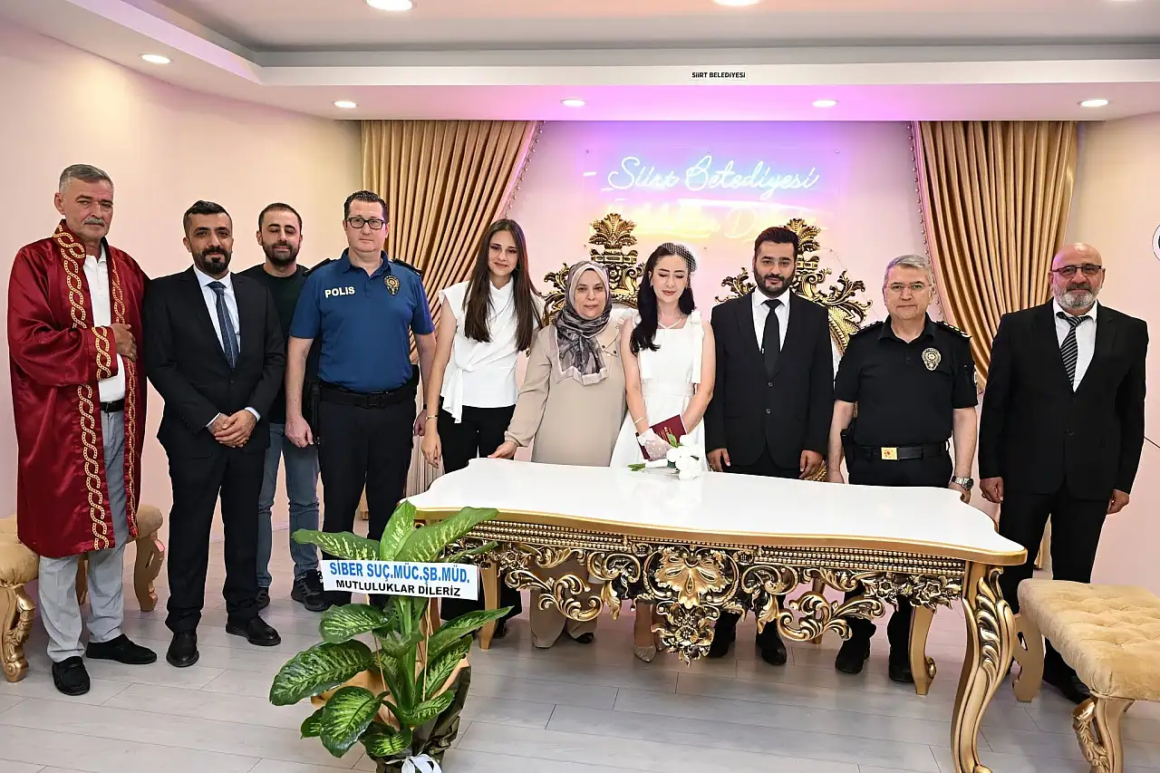 Siirt Emniyet Müdürü Özdemir, Polis Çiftin Nikâh Törenine Katıldı