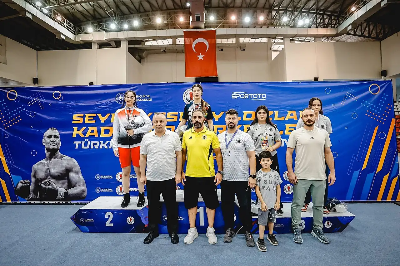 Siirtli Boksör Ela Nur Gül Türkiye Üçüncüsü Oldu