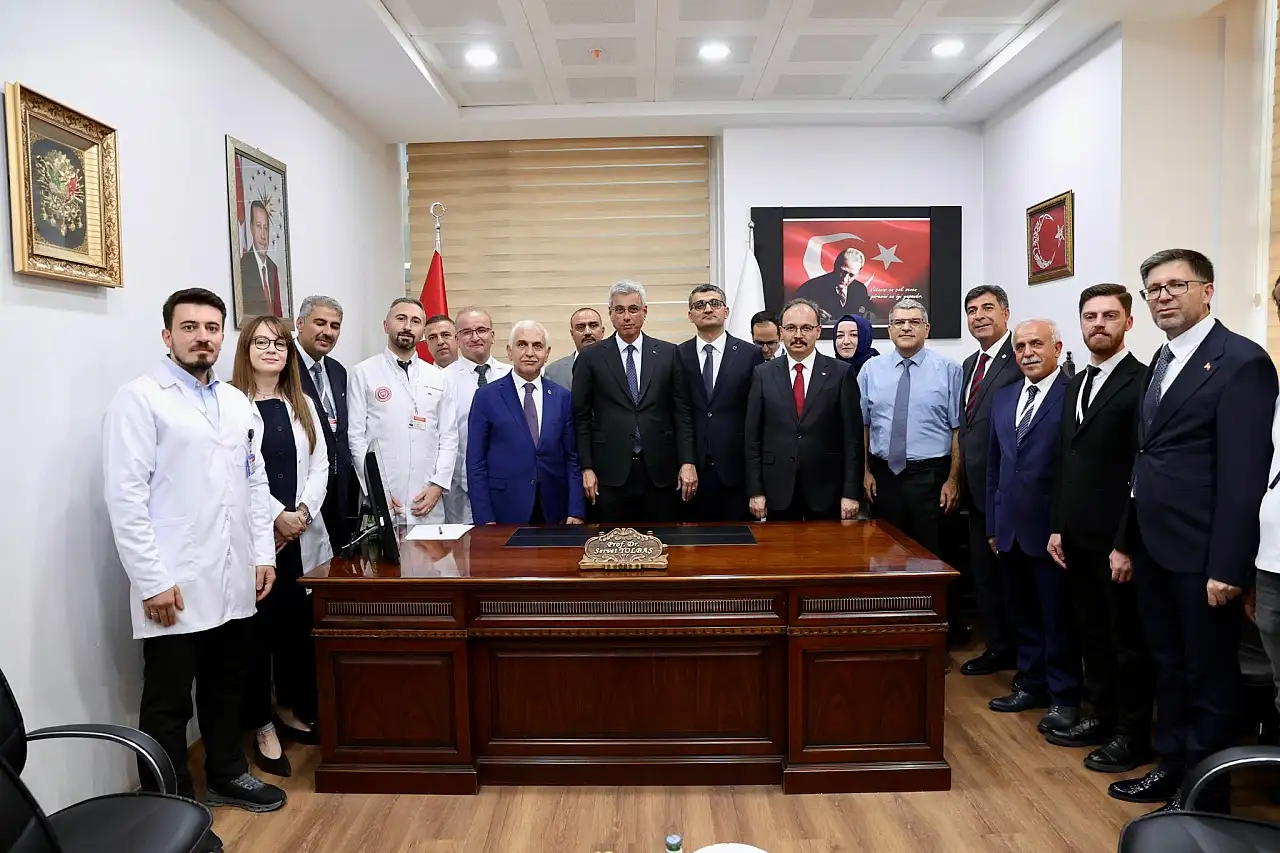 Sağlık Bakanı Memişoğlu, Siirt Eğitim ve Araştırma Hastanesi'ni Ziyaret Etti
