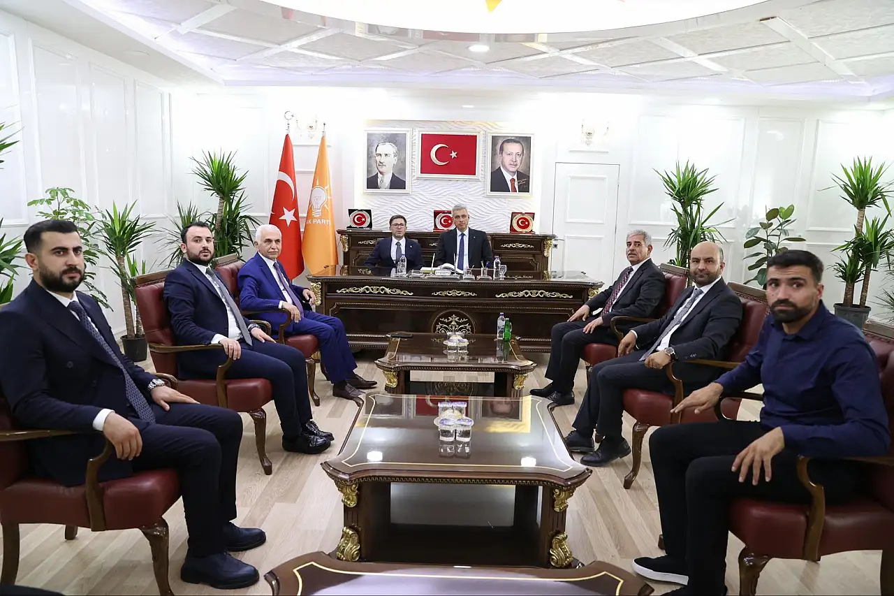 Sağlık Bakanı Memişoğlu, AK Parti Siirt Teşkilatıyla Bir Araya Geldi