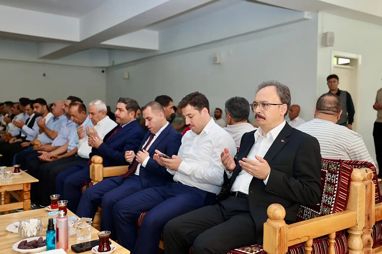 Siirt Valisi Kemal Kızılkaya, Babası İçin Düzenlenen Taziyede Başsağlığı Dileklerini Kabul Etti