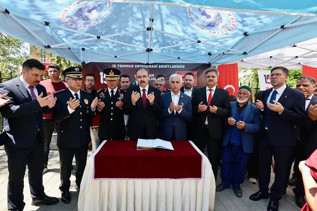 Siirt'te 15 Temmuz'un 10. Yılında Demokrasi ve Millî Birlik Çadırı Ziyarete Açıldı