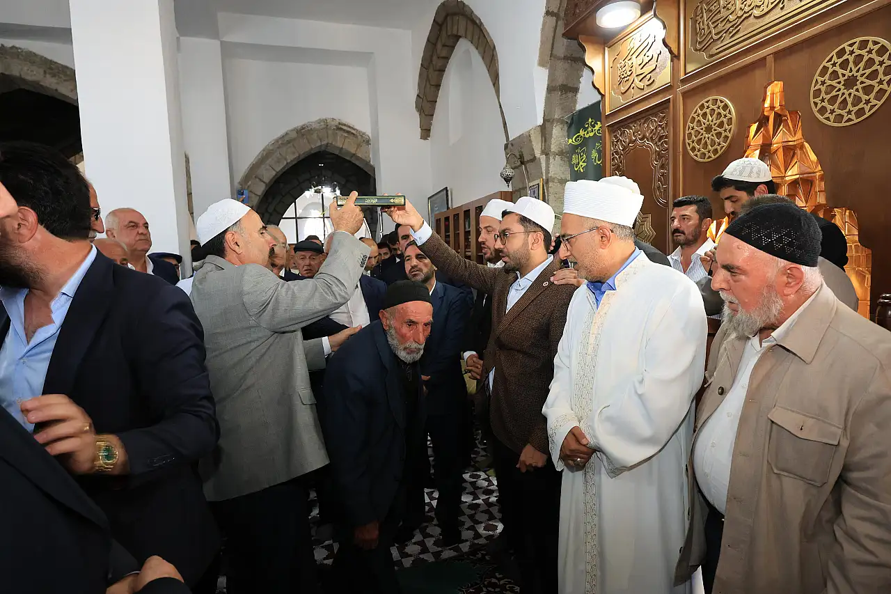 Atmanega Aşireti Lideri Hasan Açık'ın Girişimiyle Bitlis'te Örnek Barış: İki Yıllık Husumet Sona Erdi
