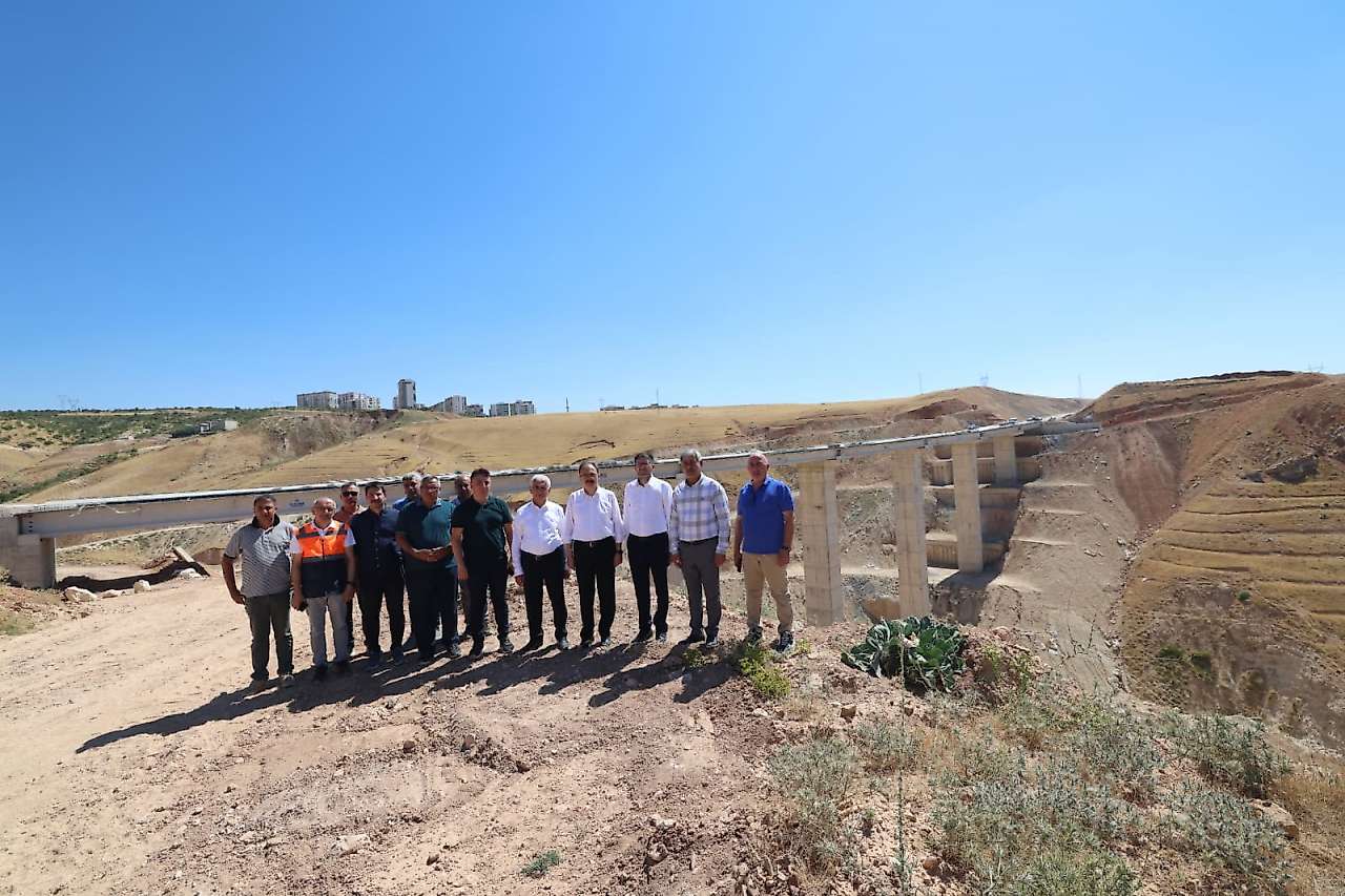 Siirt'te Ulaşım Yatırımları Sahada İncelendi: Havalimanı, Kezer Köprüsü ve Pervari Yolu Çalışmalarında Son Durum Açıklandı