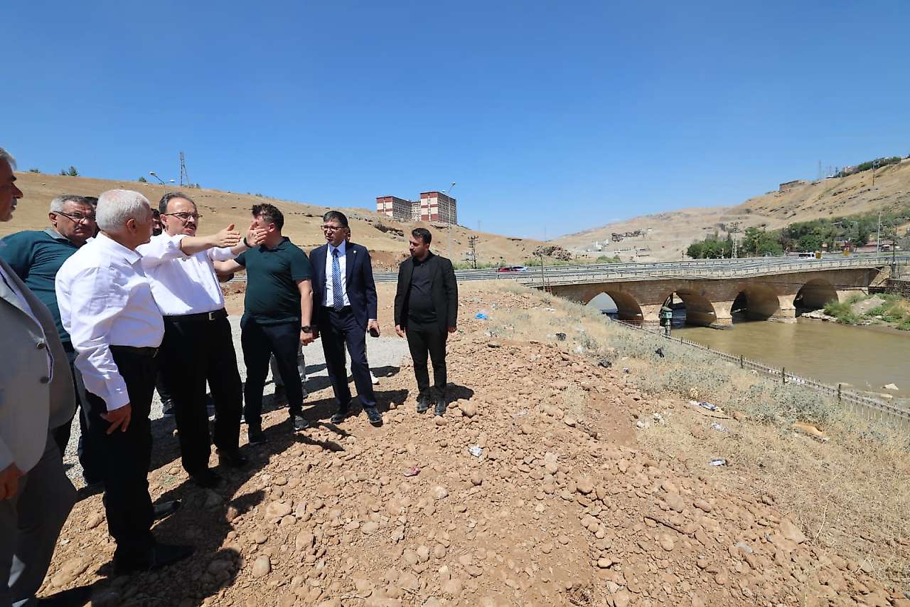 Siirt'te Ulaşım Yatırımları Sahada İncelendi: Havalimanı, Kezer Köprüsü ve Pervari Yolu Çalışmalarında Son Durum Açıklandı