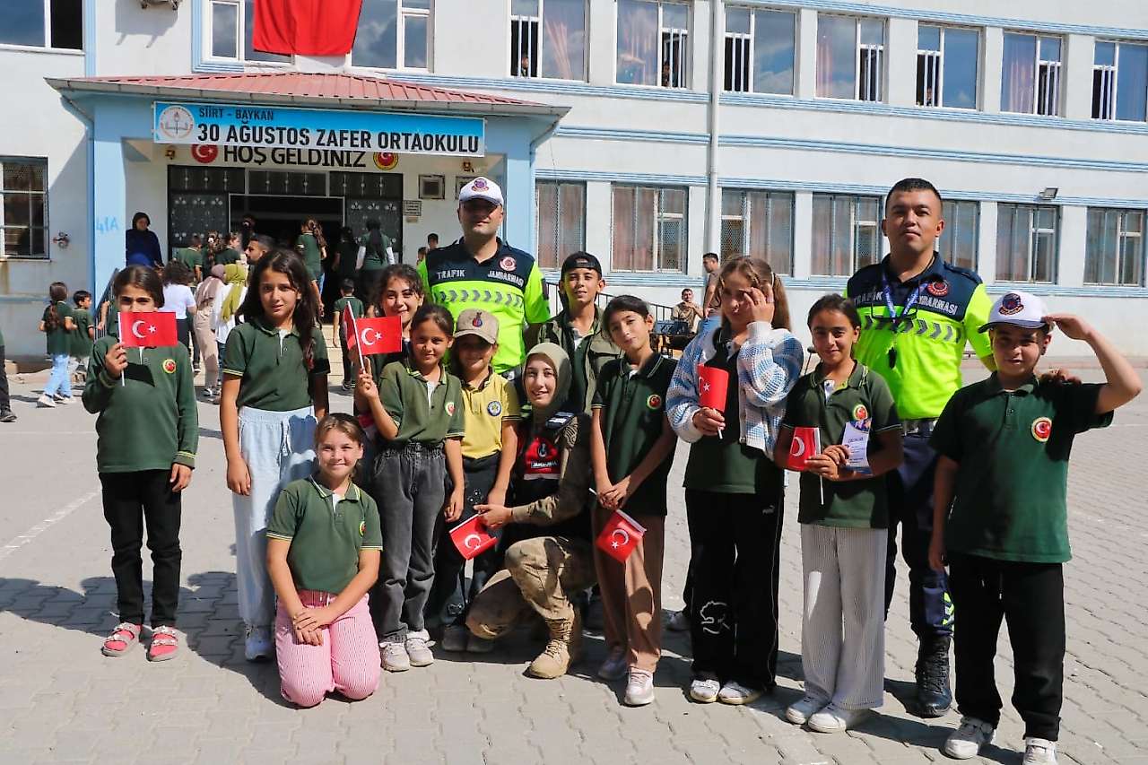 Siirt Baykan'da 600 Öğrenciye Trafik ve Siber Güvenlik Eğitimi