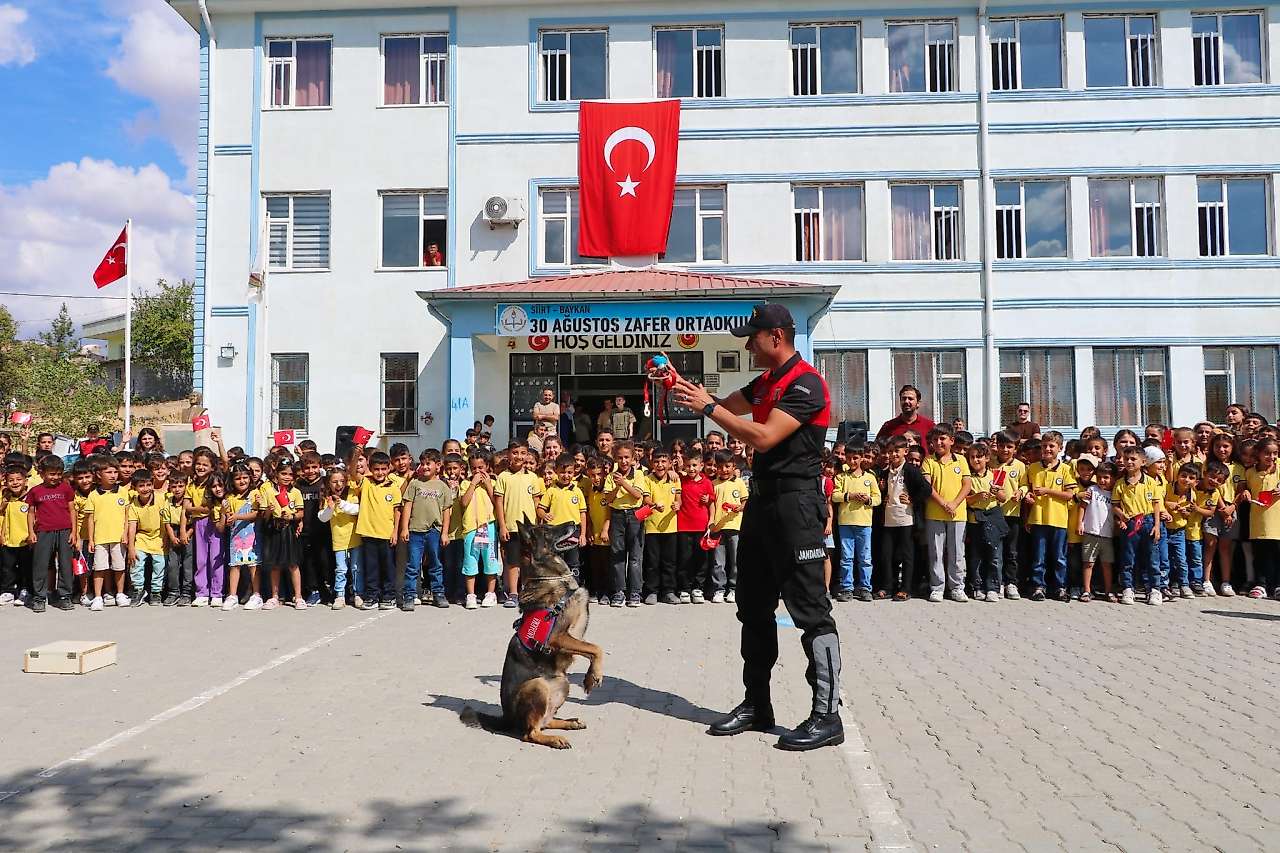 Siirt Baykan'da 600 Öğrenciye Trafik ve Siber Güvenlik Eğitimi