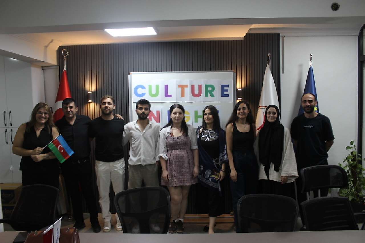 Siirt'te 3 ülke, tek gecede buluştu! Kültürler ve lezzetler paylaşıldı