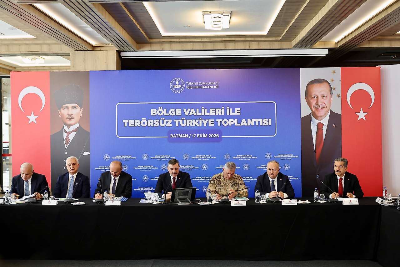 Siirt Valisi Kızılkaya, Batman'da Düzenlenen 'Terörsüz Türkiye' Toplantısına Katıldı