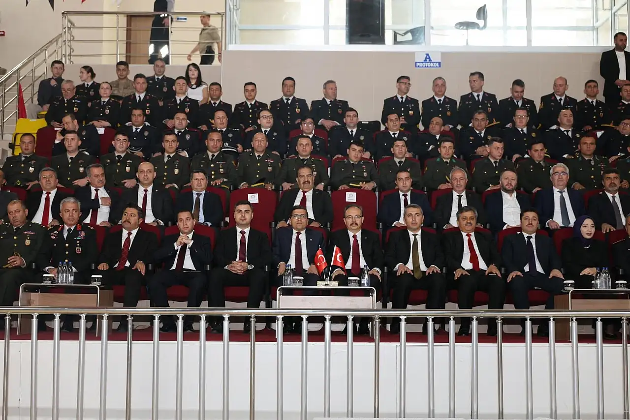 Siirt'te 19 Mayıs Coşkusu: Gençlik ve Spor Bayramı Törenlerle Kutlandı