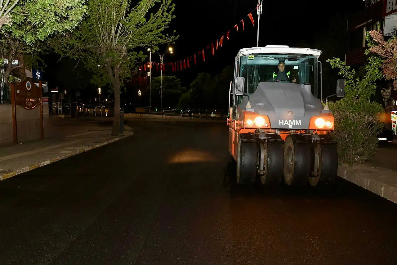 Siirt'te Asfalt Çalışmaları Gece Devam Etti