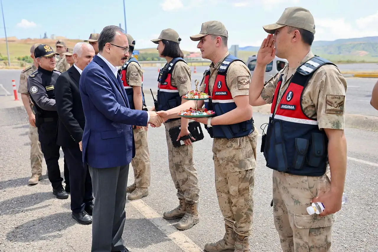 Siirt Valisi Kızılkaya ve Milletvekili Gül'den Bayramda Görev Başındaki Personele Ziyaret