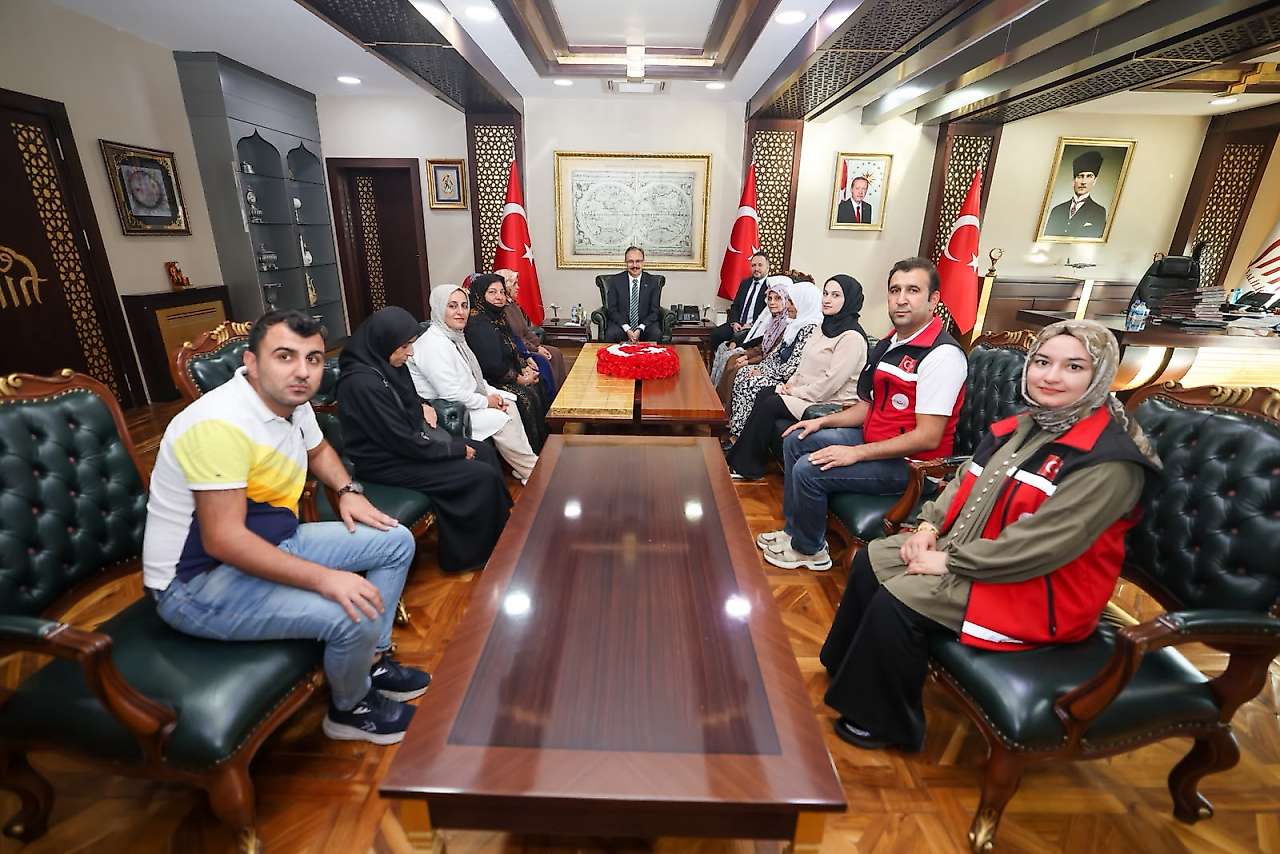 Vali Kızılkaya, şehit yakınlarını makamında ağırladı