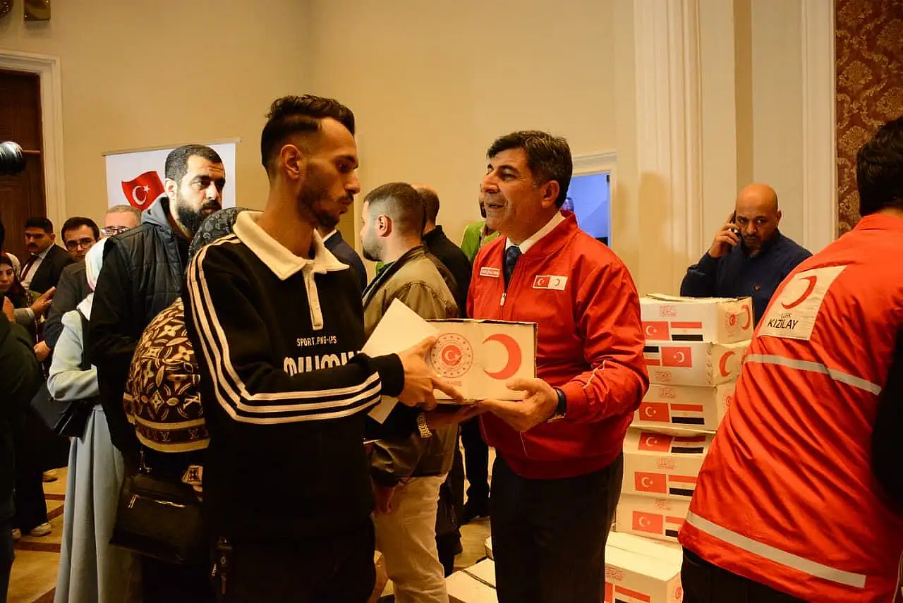 Türk Kızılay'dan Kahire'de 550 Gazzeli ile Ramazan İftarı