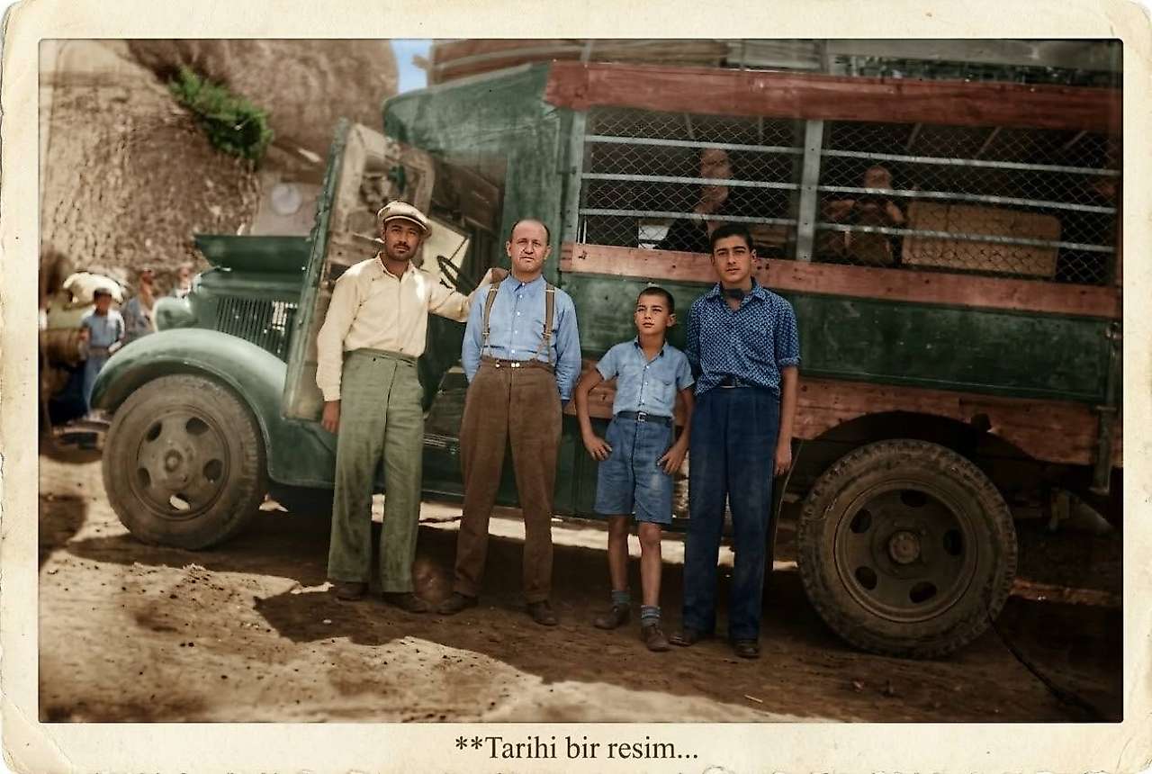 Siirt'te 86 Yıl Öncesine Ait Fotoğraf Ortaya Çıktı: Yolculuklar Kamyon Kasasında Yapılıyordu